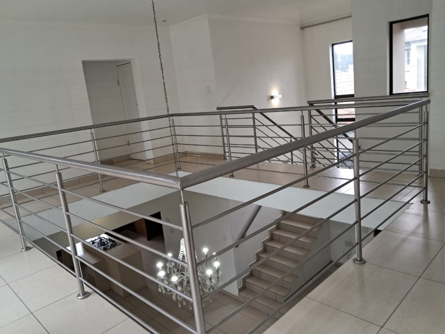 5 Bedroom Property for Sale in Blue Valley Golf Estate Gauteng