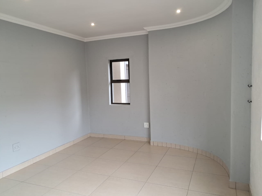 5 Bedroom Property for Sale in Blue Valley Golf Estate Gauteng