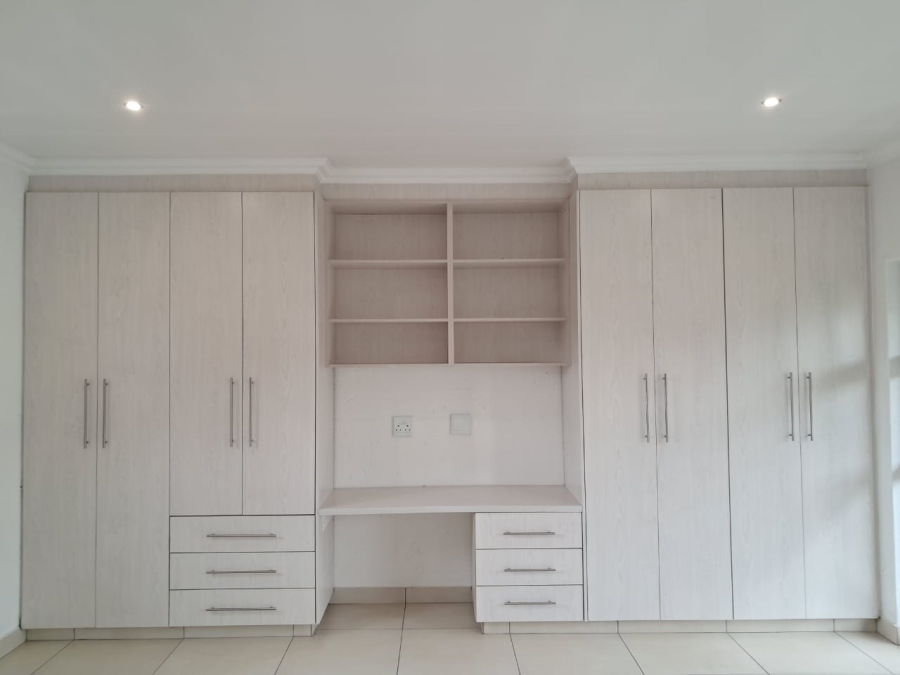 5 Bedroom Property for Sale in Blue Valley Golf Estate Gauteng