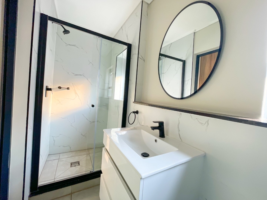 To Let 2 Bedroom Property for Rent in Waterfall Heights Gauteng