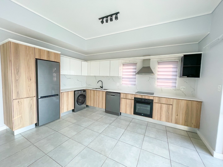 To Let 2 Bedroom Property for Rent in Waterfall Heights Gauteng