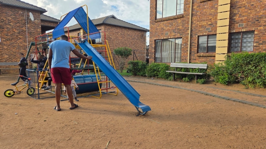 2 Bedroom Property for Sale in Sonneveld Gauteng