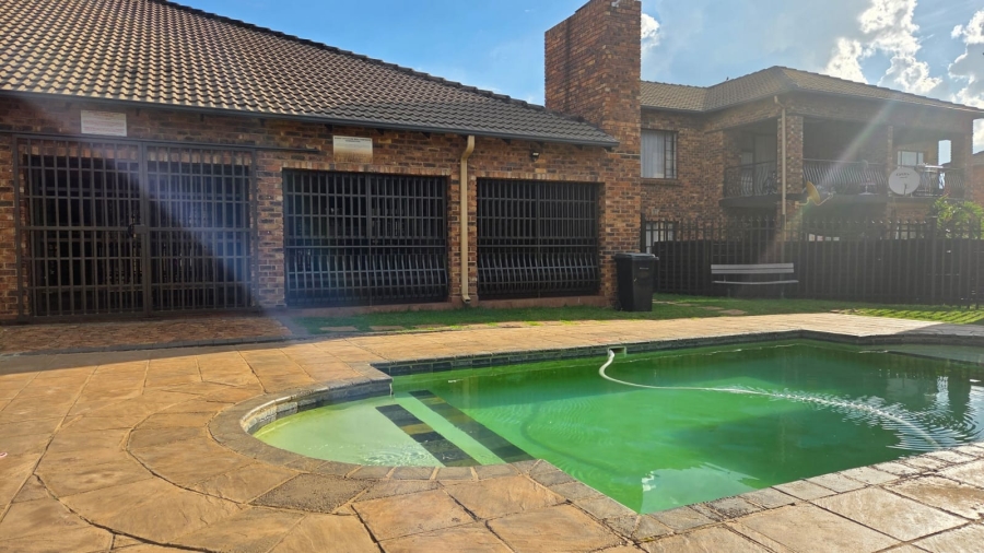 2 Bedroom Property for Sale in Sonneveld Gauteng