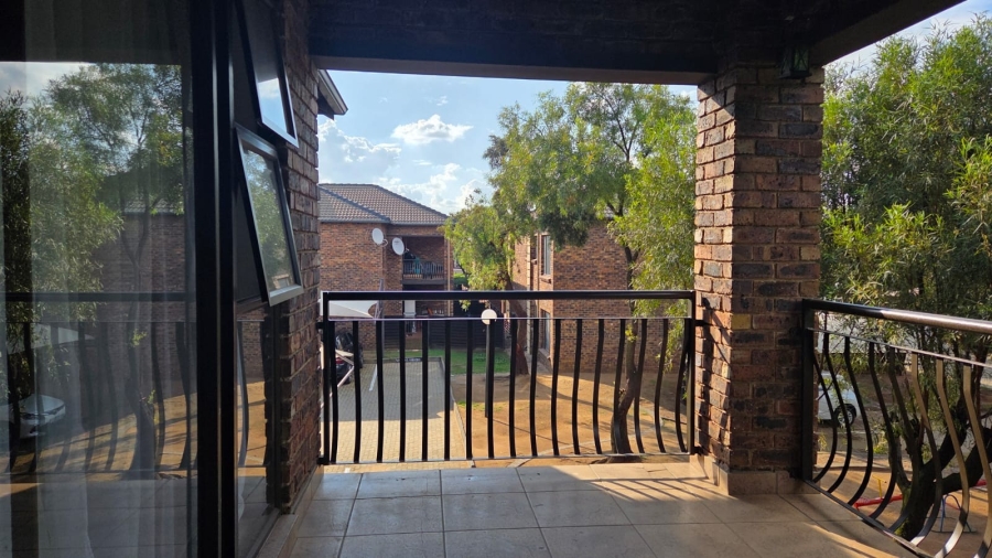 2 Bedroom Property for Sale in Sonneveld Gauteng