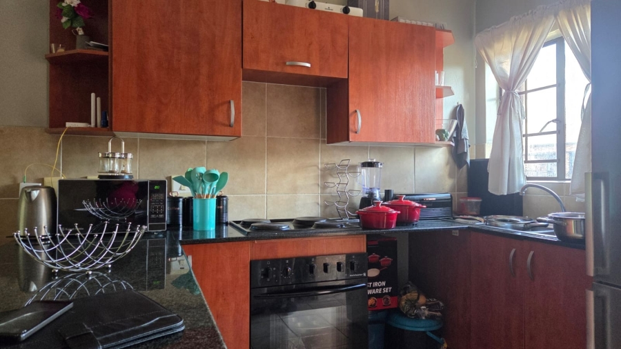 2 Bedroom Property for Sale in Sonneveld Gauteng