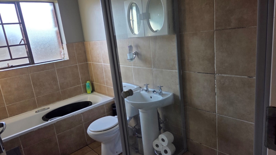 2 Bedroom Property for Sale in Sonneveld Gauteng