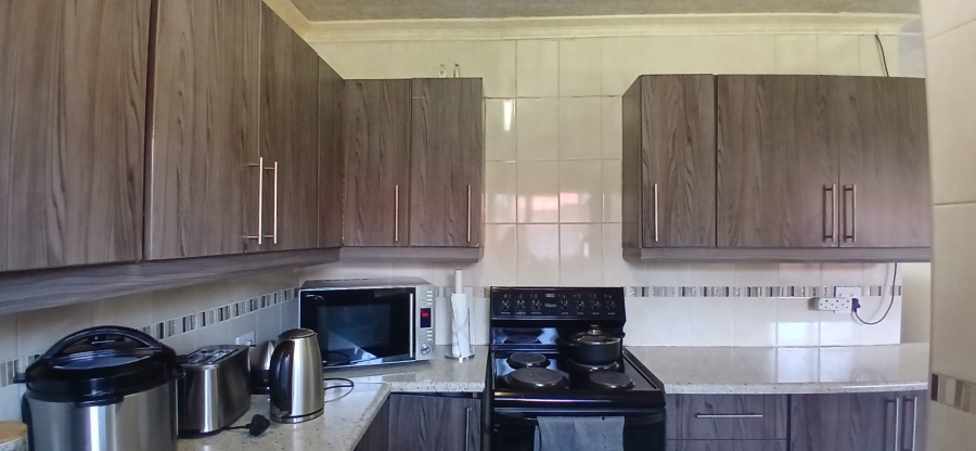 To Let 3 Bedroom Property for Rent in Heuweloord Gauteng