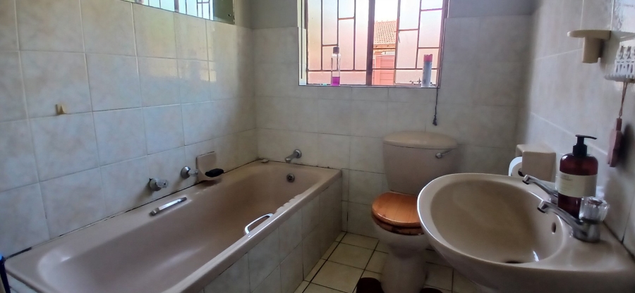 To Let 3 Bedroom Property for Rent in Heuweloord Gauteng