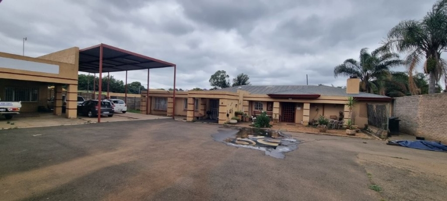  Bedroom Property for Sale in Bredell Gauteng