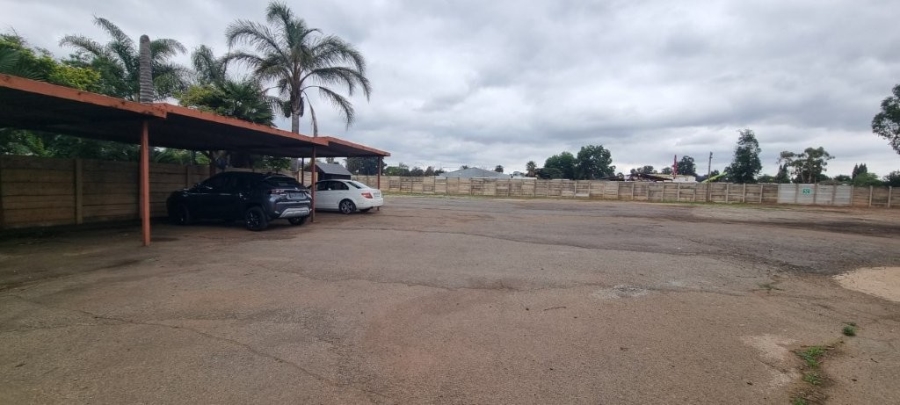  Bedroom Property for Sale in Bredell Gauteng