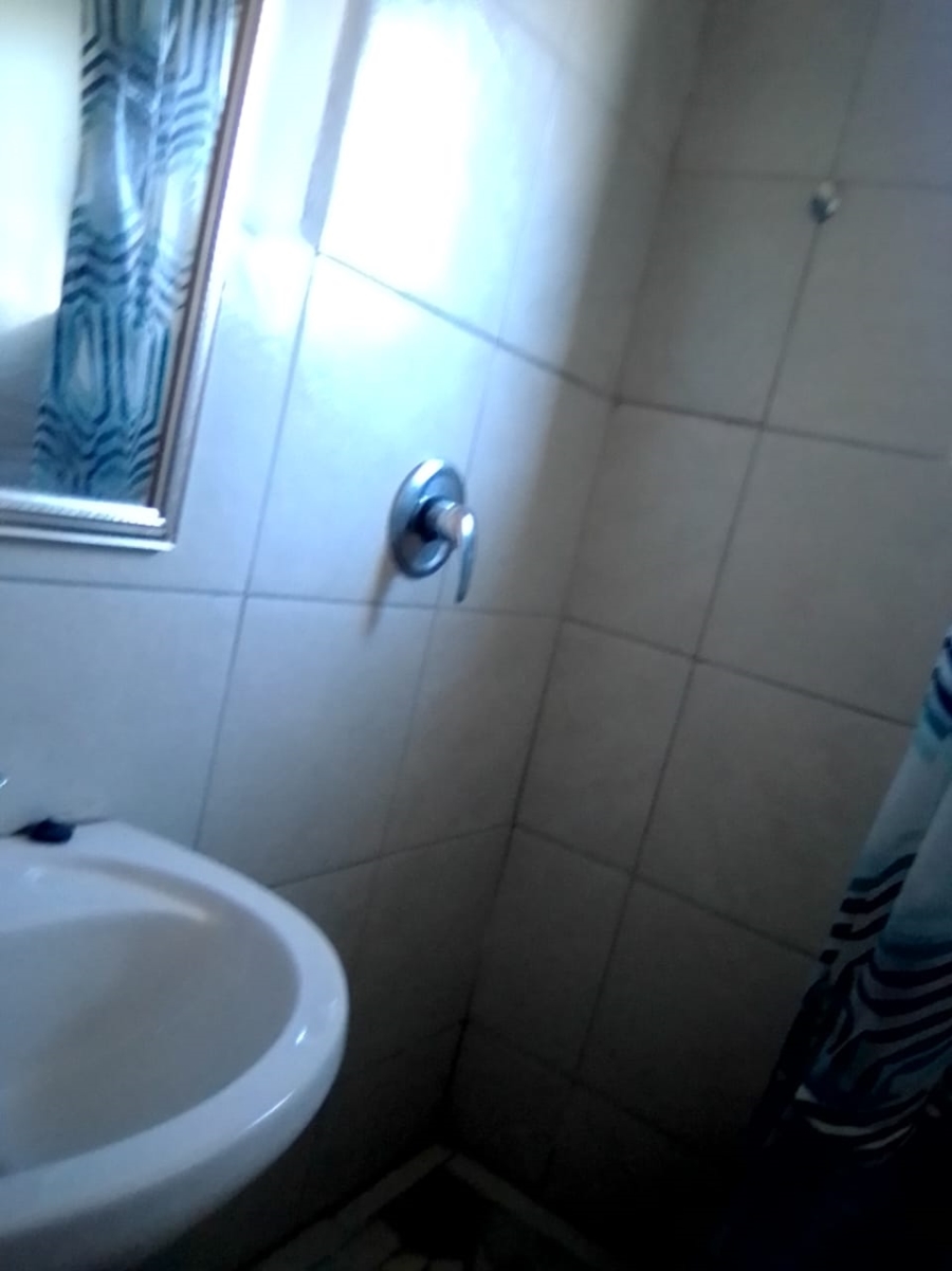 To Let 1 Bedroom Property for Rent in Coronationville Gauteng