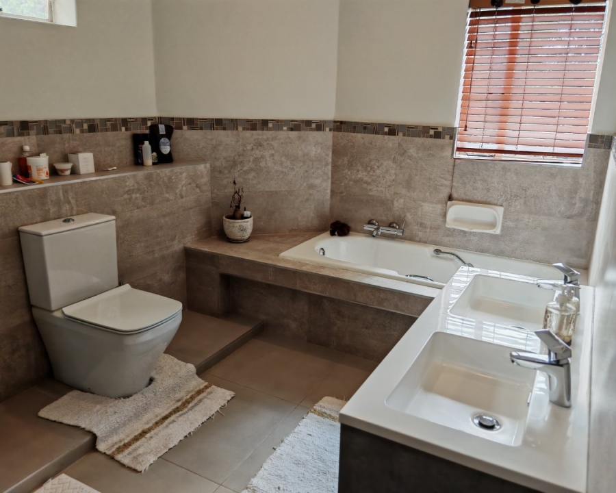 5 Bedroom Property for Sale in Houghton Estate Gauteng