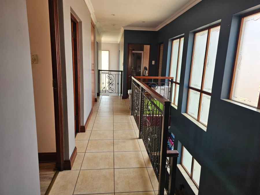 5 Bedroom Property for Sale in The Wilds Gauteng
