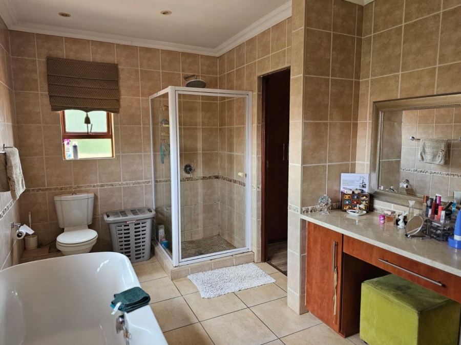 5 Bedroom Property for Sale in The Wilds Gauteng