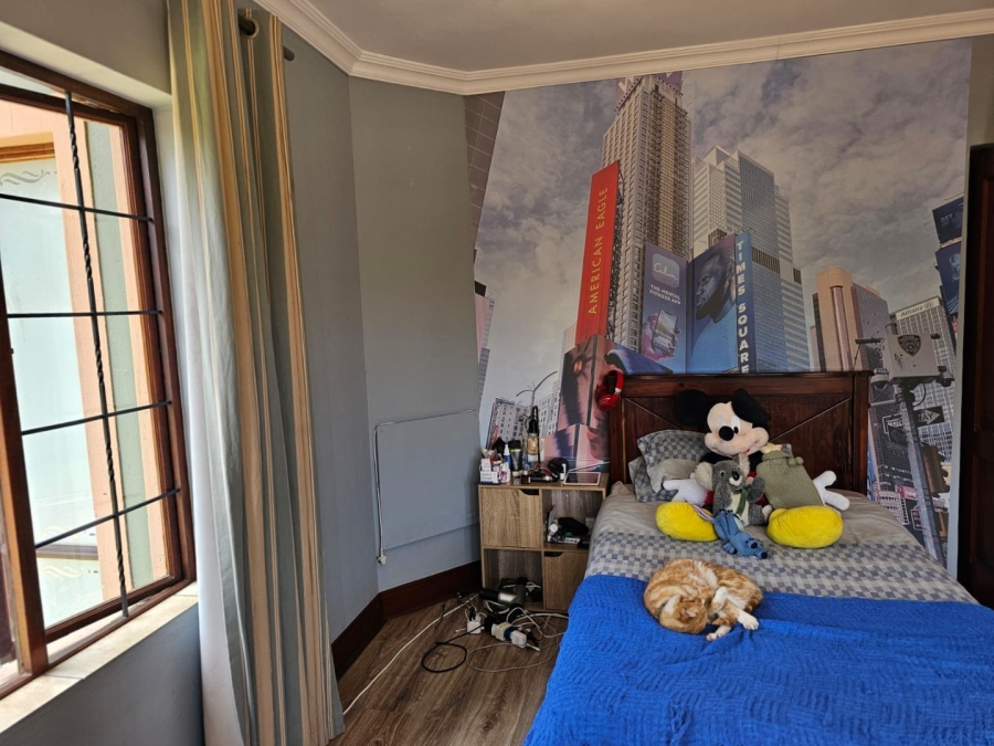 5 Bedroom Property for Sale in The Wilds Gauteng