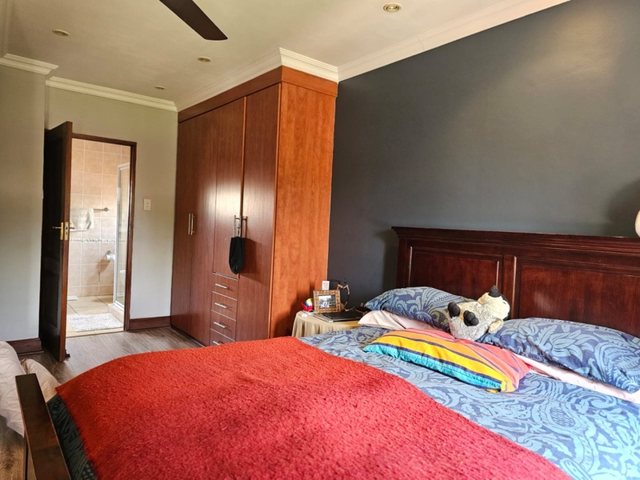 5 Bedroom Property for Sale in The Wilds Gauteng