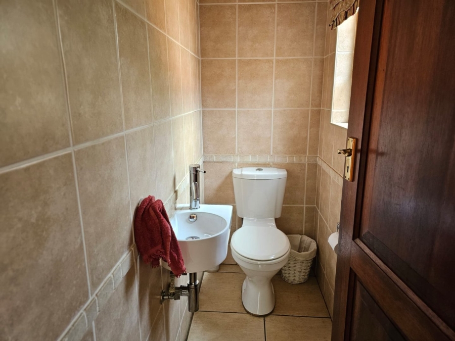 5 Bedroom Property for Sale in The Wilds Gauteng