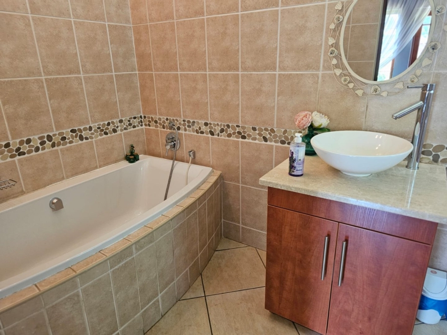 5 Bedroom Property for Sale in The Wilds Gauteng