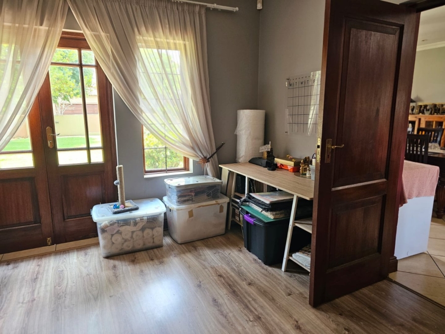 5 Bedroom Property for Sale in The Wilds Gauteng