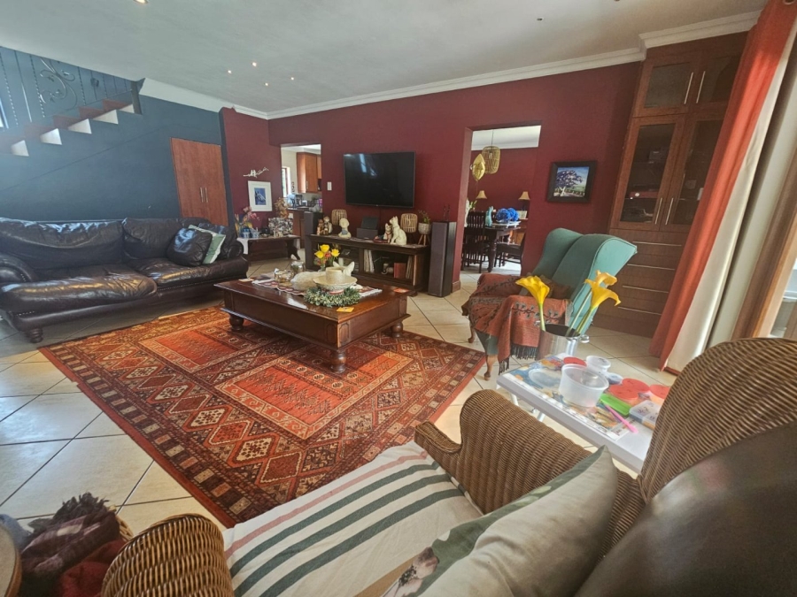 5 Bedroom Property for Sale in The Wilds Gauteng