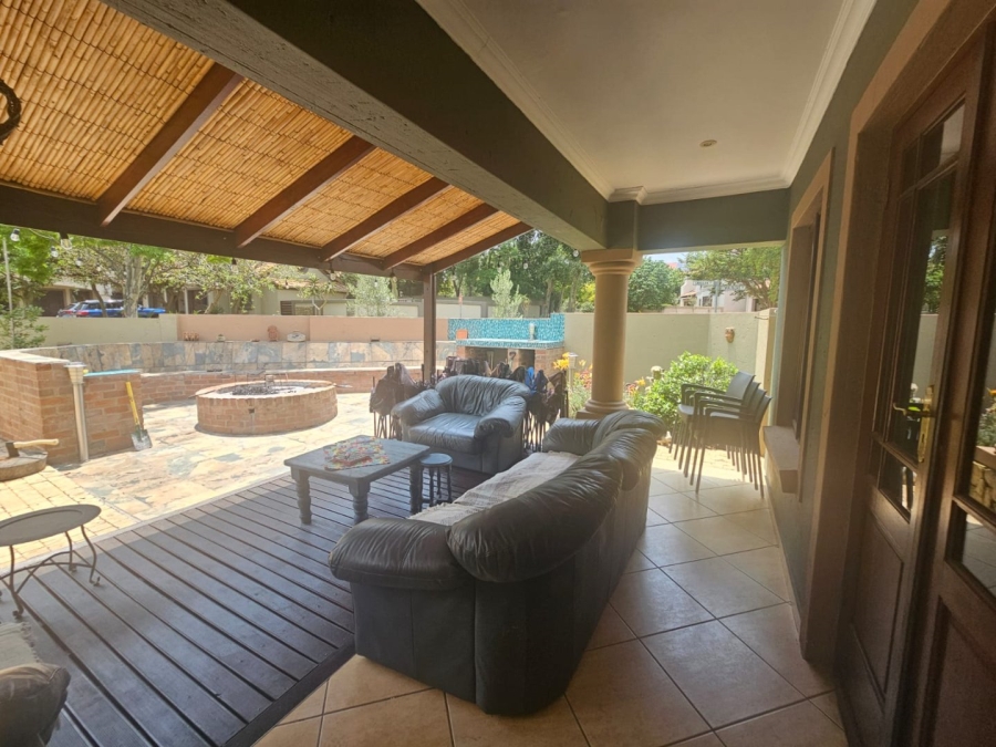5 Bedroom Property for Sale in The Wilds Gauteng
