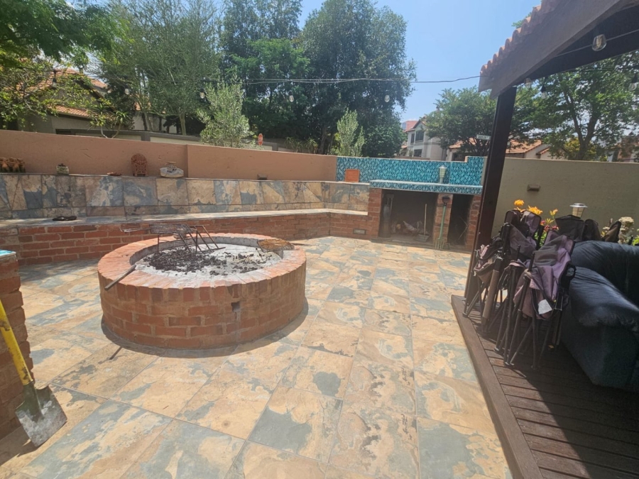 5 Bedroom Property for Sale in The Wilds Gauteng