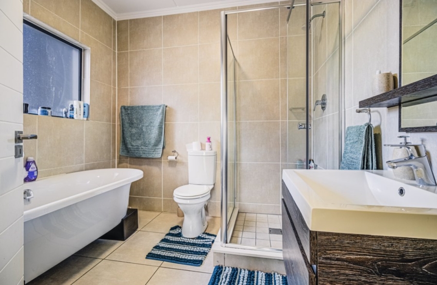 3 Bedroom Property for Sale in Longmeadow Gauteng