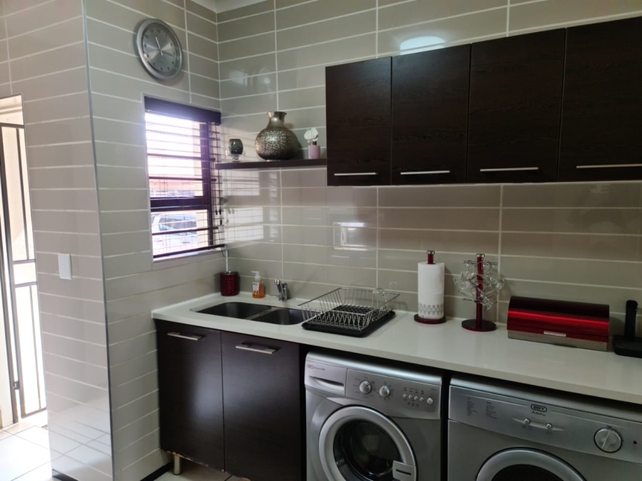 2 Bedroom Property for Sale in Noordwyk Gauteng