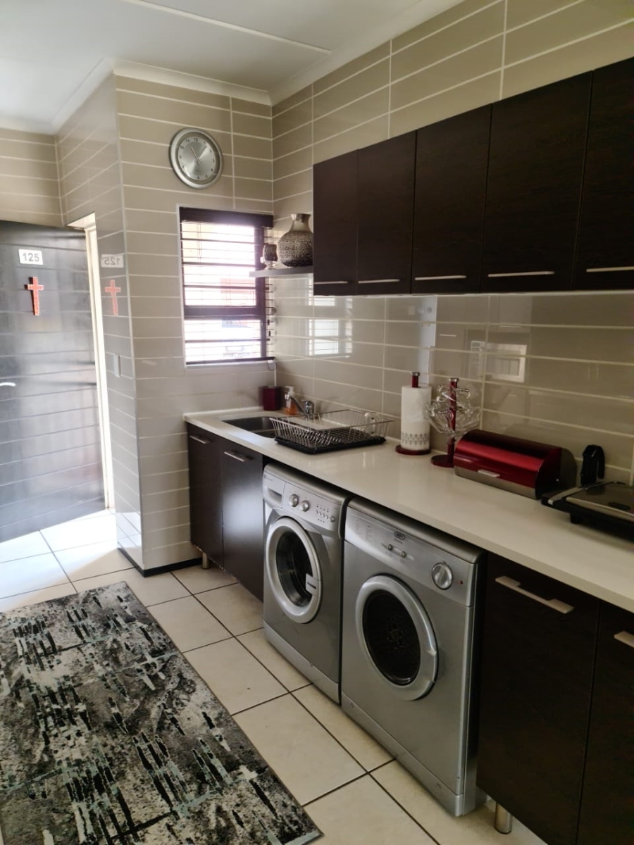 2 Bedroom Property for Sale in Noordwyk Gauteng