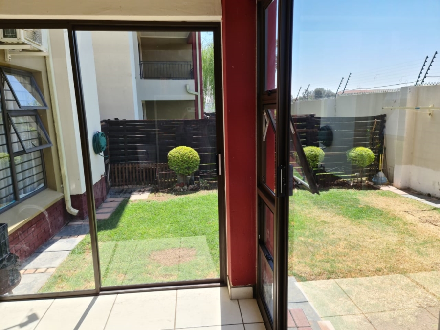 2 Bedroom Property for Sale in Noordwyk Gauteng