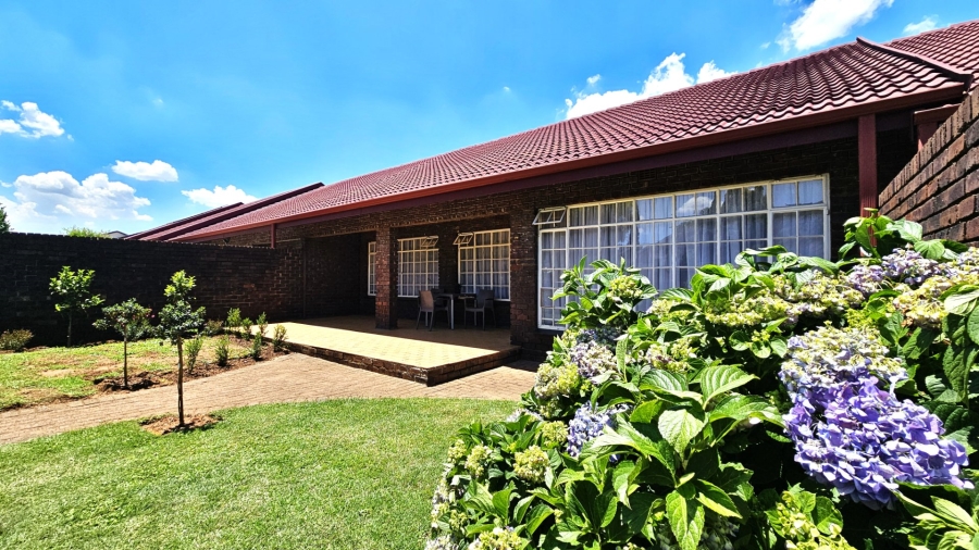 Bedroom Property for Sale in Three Rivers Proper Gauteng