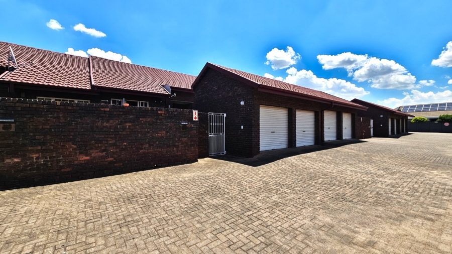  Bedroom Property for Sale in Three Rivers Proper Gauteng