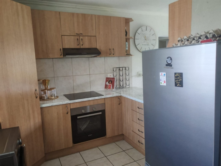To Let 2 Bedroom Property for Rent in Norton Home Estate AH Gauteng