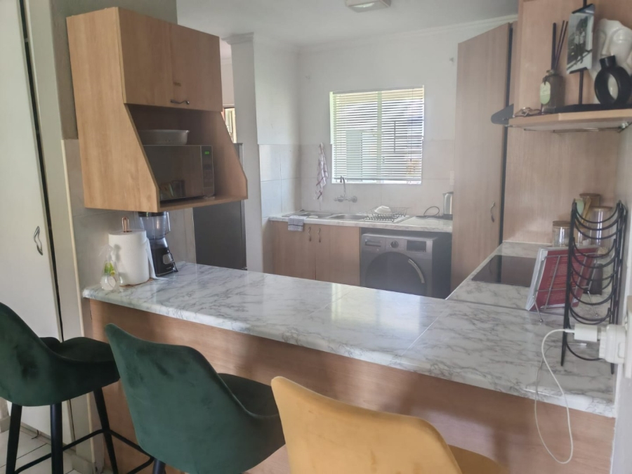 To Let 2 Bedroom Property for Rent in Norton Home Estate AH Gauteng