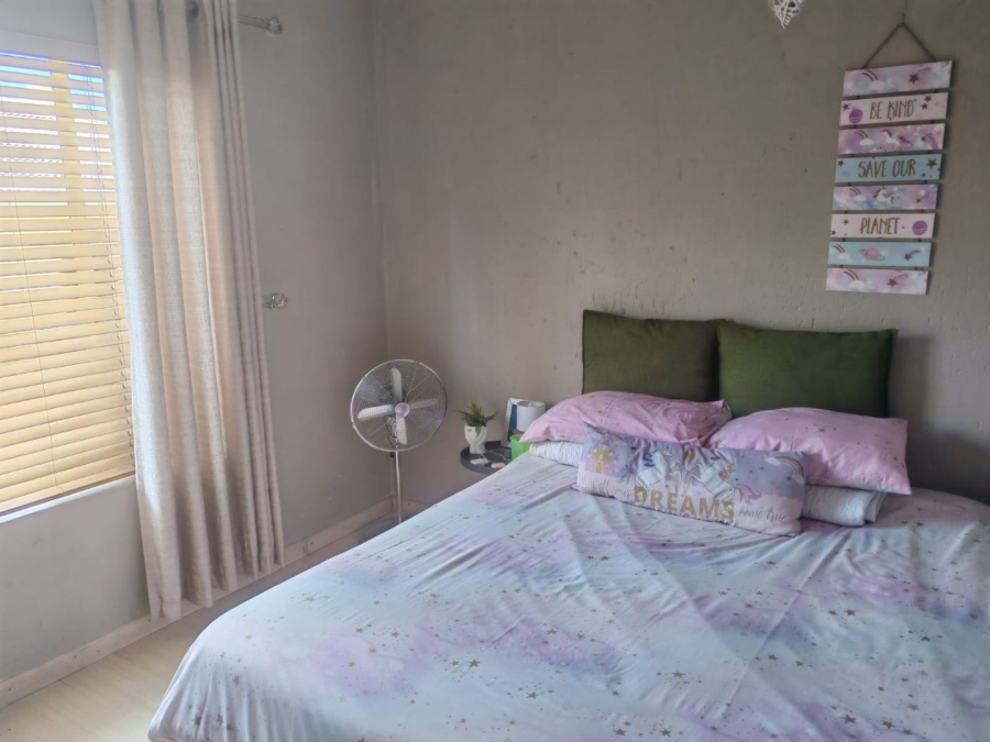 To Let 2 Bedroom Property for Rent in Norton Home Estate AH Gauteng