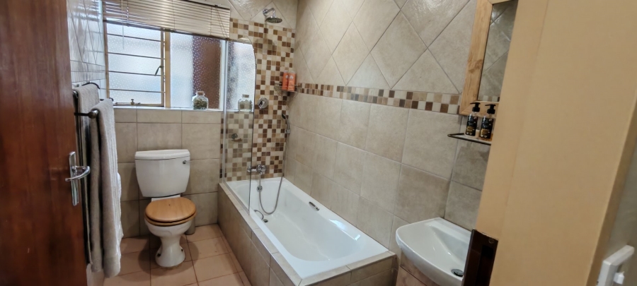 4 Bedroom Property for Sale in Doringkloof Gauteng