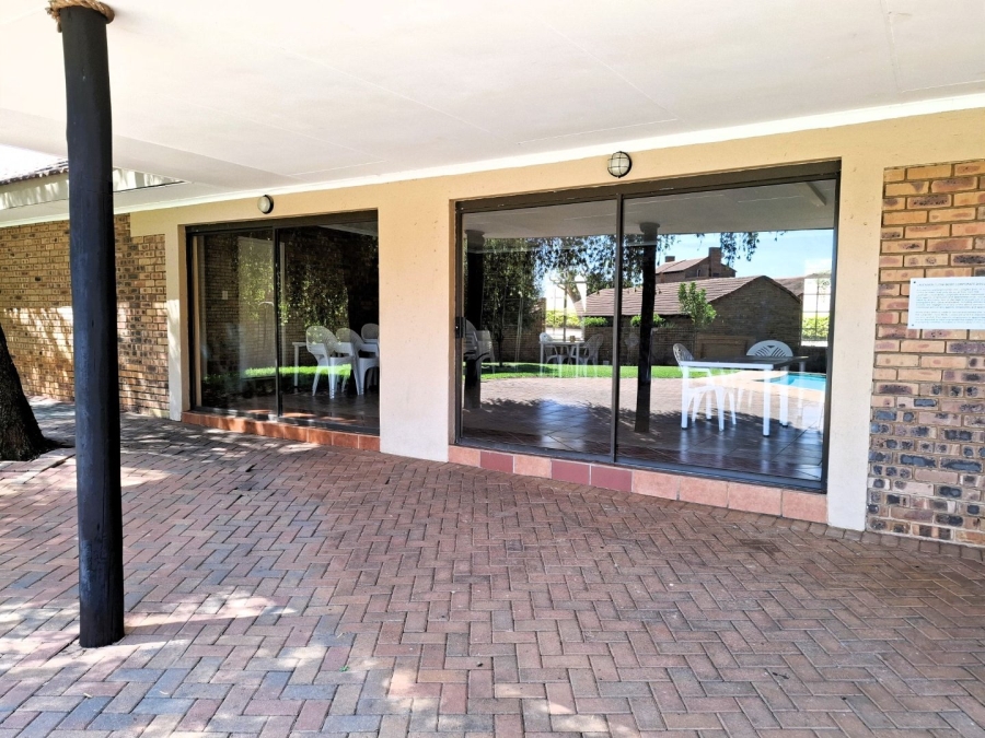 To Let 2 Bedroom Property for Rent in Olympus AH Gauteng