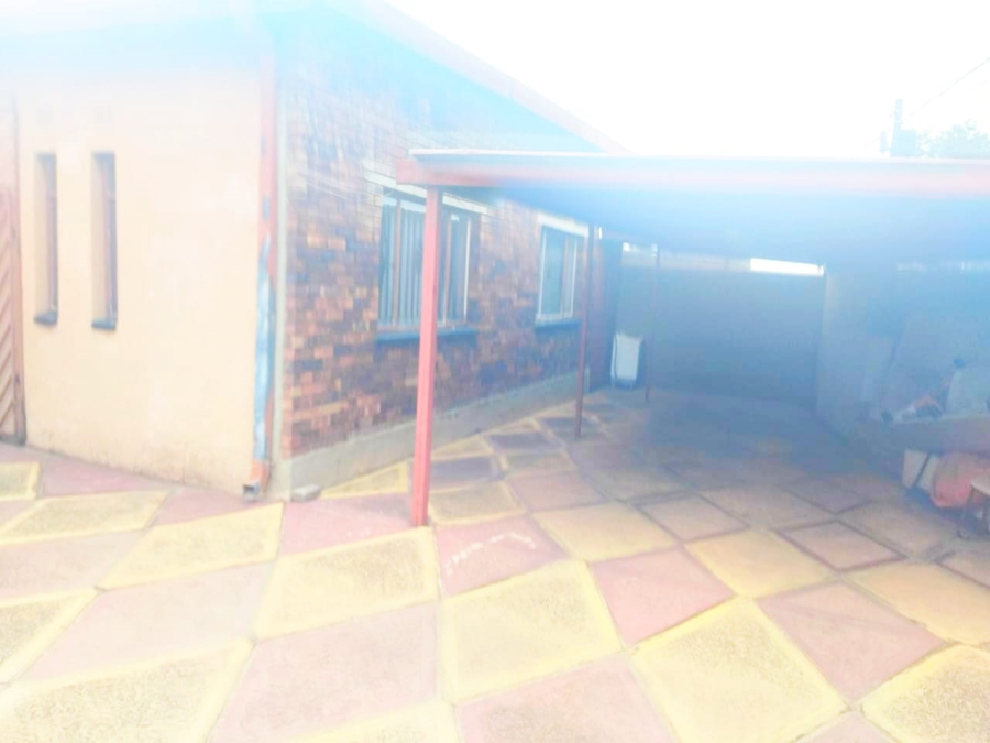 6 Bedroom Property for Sale in Meadowlands Gauteng