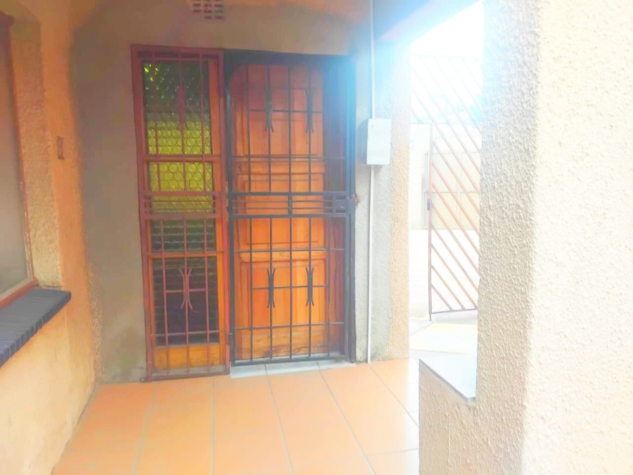 6 Bedroom Property for Sale in Meadowlands Gauteng
