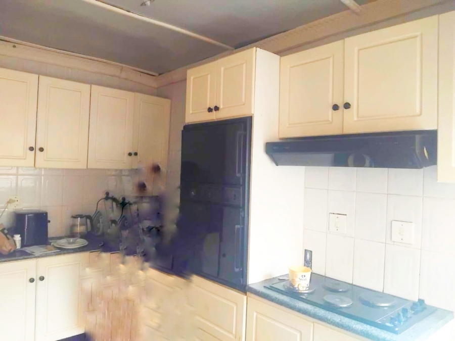 6 Bedroom Property for Sale in Meadowlands Gauteng