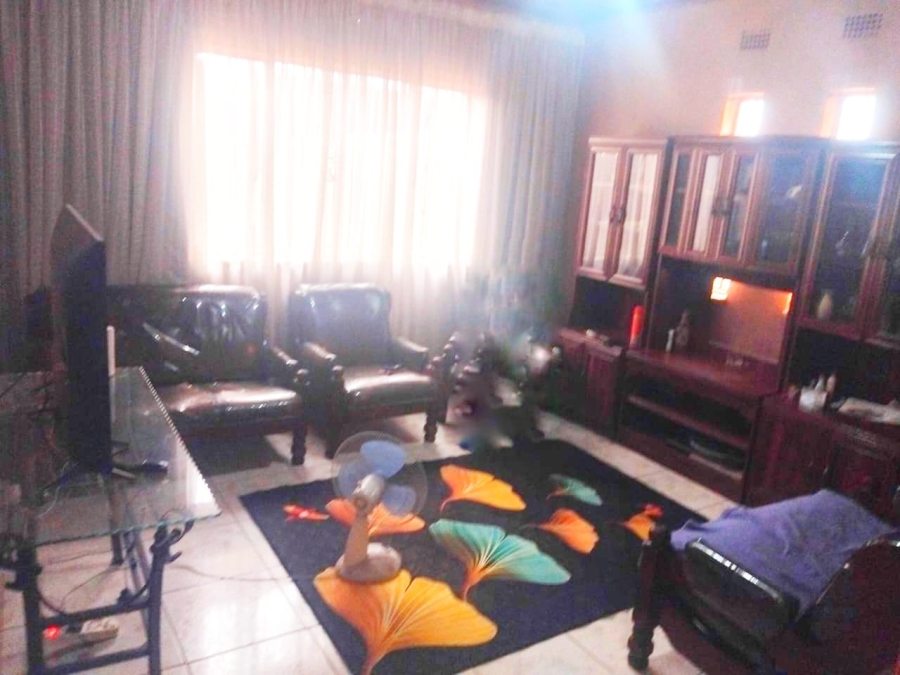 6 Bedroom Property for Sale in Meadowlands Gauteng