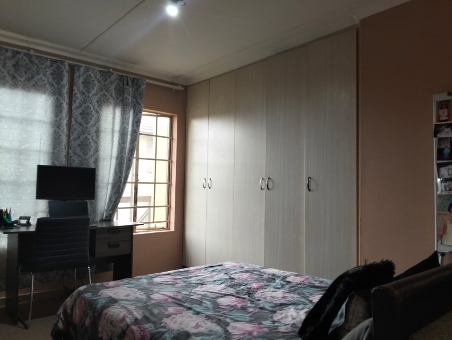 3 Bedroom Property for Sale in Kosmosdal Gauteng