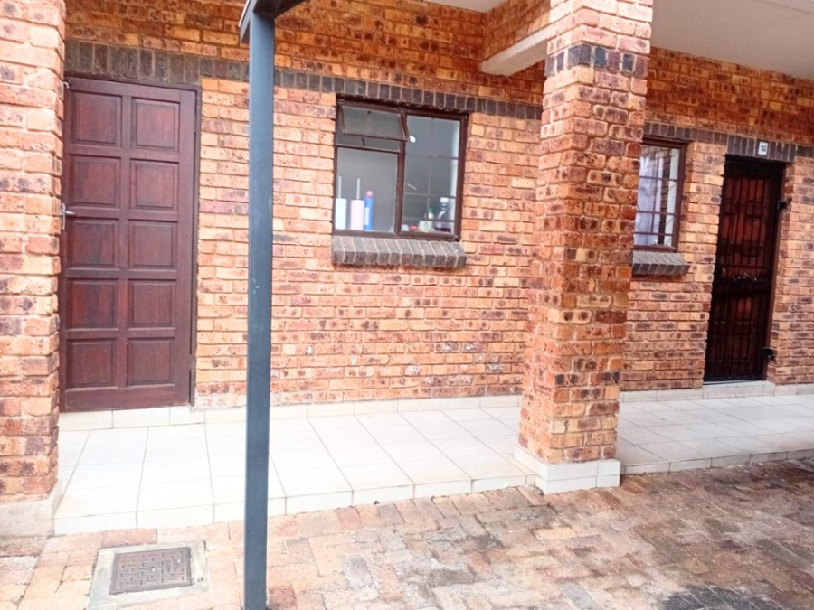 2 Bedroom Property for Sale in Erand Gardens Gauteng