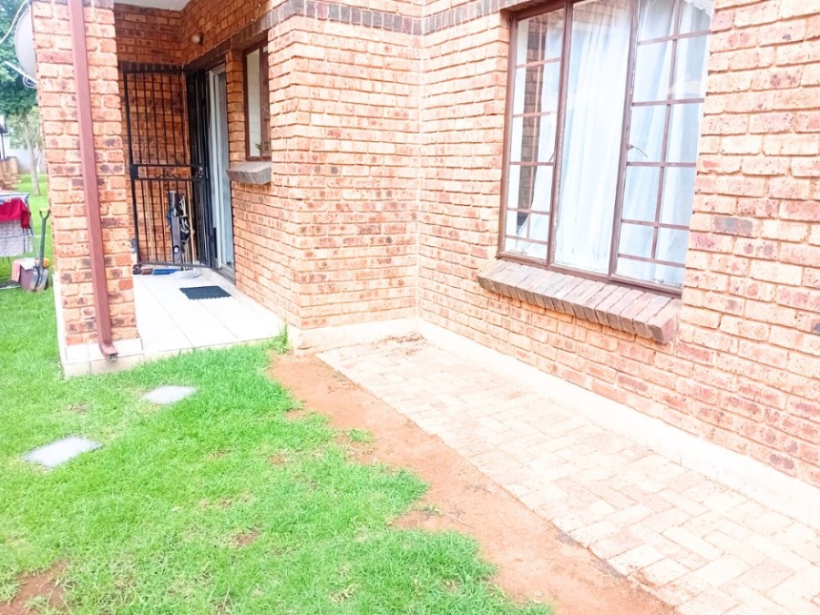 2 Bedroom Property for Sale in Erand Gardens Gauteng