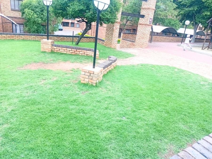2 Bedroom Property for Sale in Erand Gardens Gauteng