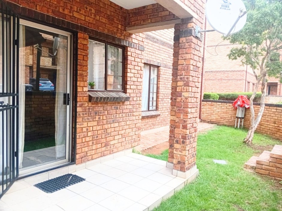 2 Bedroom Property for Sale in Erand Gardens Gauteng