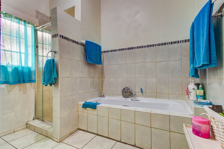 4 Bedroom Property for Sale in Strubenvale Gauteng