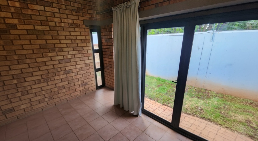 To Let 2 Bedroom Property for Rent in Wilgeheuwel Gauteng