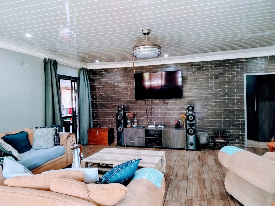 4 Bedroom Property for Sale in Vanderbijlpark Cw 6 Gauteng