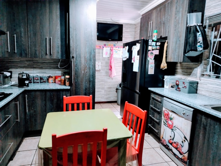 4 Bedroom Property for Sale in Vanderbijlpark Cw 6 Gauteng